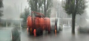 Через зливу в Одесі затопило ряд вулиць і зупинилися трамваї