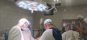 В Одесской области девочка получила серьезную травму от металлических качелей: ей пришлось 