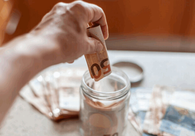 Курс валют в Украине 9 августа 2023: сколько стоит доллар и евро. 