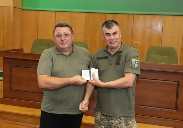 Мэр в Харьковской области получил награду от Залужного. 