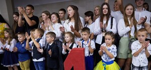 В Харькове школьную линейку 1 сентября провели в метро (видео)