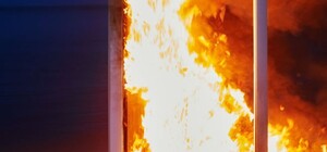 В Києві обурений колишній підпалив двері оселі