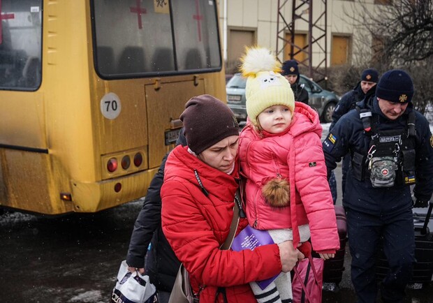 На Харківщині примусово евакуювали сім'ї з дітьми з 10 населених пунктів. 