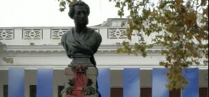 В Одессе облили краской памятник Пушкину на Приморском бульваре