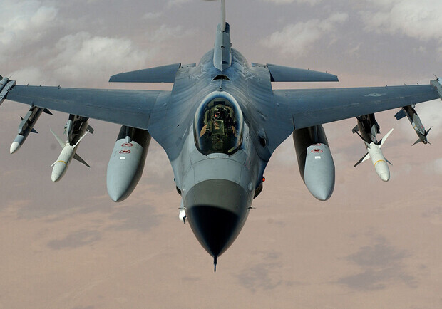 У Повітряних Силах розповіли, чи змінять хід війни винищувачі F-16. Фото: apostrophe.ua
