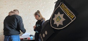 В Одесі викрили двох хлопців, які пригрозили пістолетом і відібрали гроші