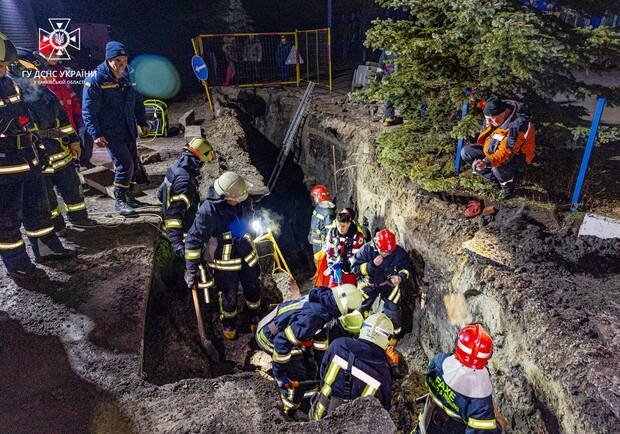 В Харькове двух людей завалило землей на подземном газопроводе. 
