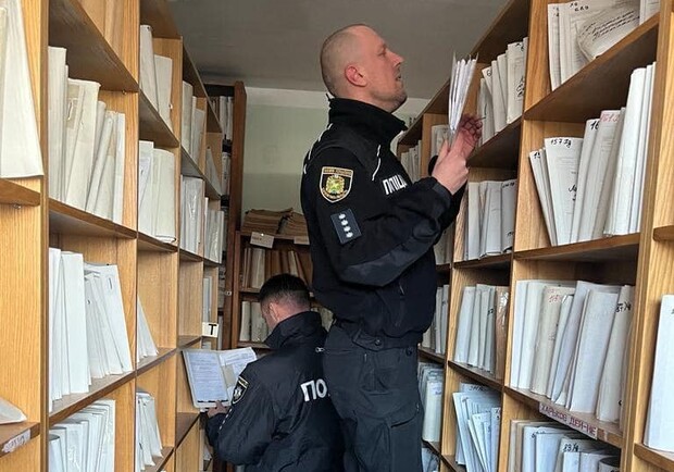 У харківських МСЕК поліція проводить обшуки: що шукають. 