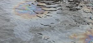 После затопления судна в реке Днепр обнаружили загрязнение нефтепродуктами