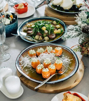 Отдохни в праздники от готовки: какие службы доставки будут работать в Одессе на Новый год