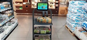 В одном из супермаркетов Днепра появился робот-помощник