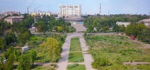 В Запорожье депутаты не согласили вернуть громаде земельный участок в сквере Дениса Тарасова