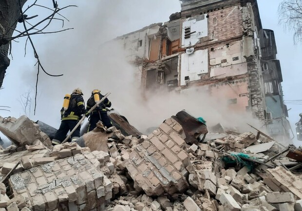 Из-под завалов в Харькове удалось извлечь двух человек. 