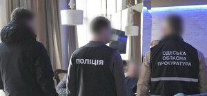 В Одессе прямо в ресторане задержали депутата райсовета, который взял взятку (видео)