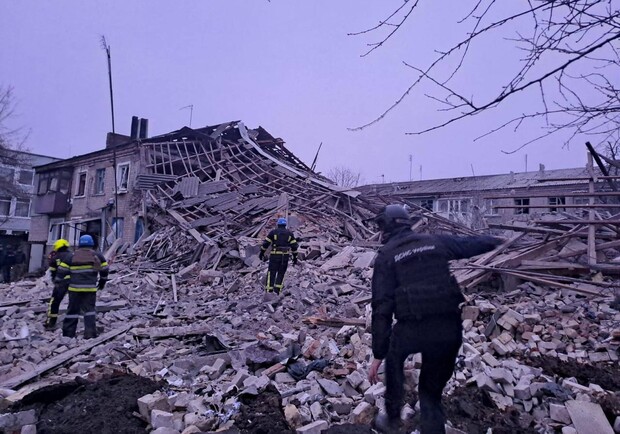 Обстріл Харківської області: у Великому Бурлуку та Чугуєві є загиблі, рятувальники розбирають завали. 