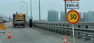 В Киеве начали ремонтировать Дарницкий мост - фото