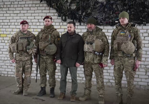 Президент Зеленский посетил военную часть под Купянском. 