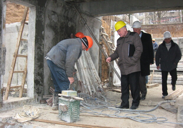 Фото kp.ua Строительство станции метро "Победа" задерживается. 