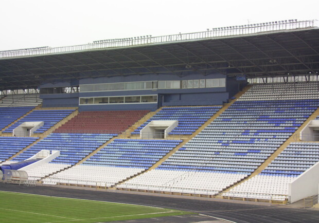 Фото kp.ua. Стадион будет на обслуживании строителей год. 