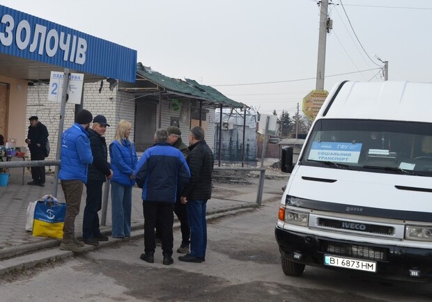 В Золочевском районе стал курсировать социальный автобус. 