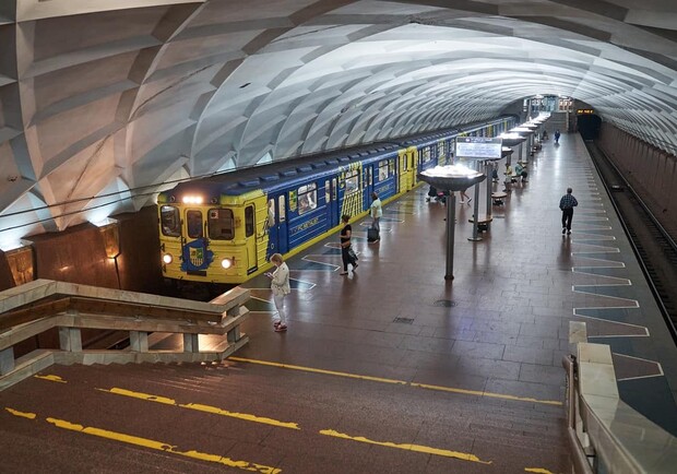 В Харьковской подземке снова сократили интервалы между поездами. 