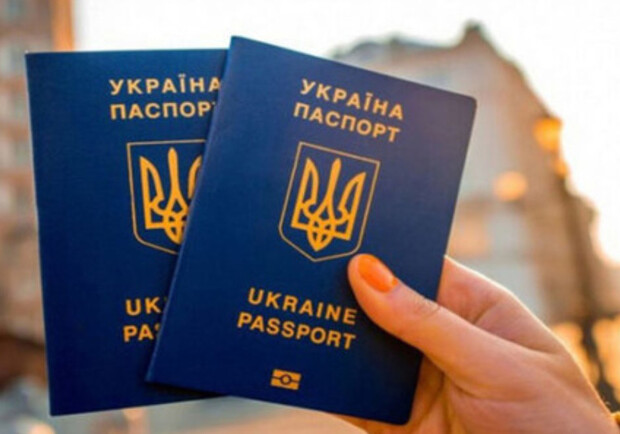 Всё об ограничении консульских услуг для мужчин из Украины за границей: разъяснения МИД. 
