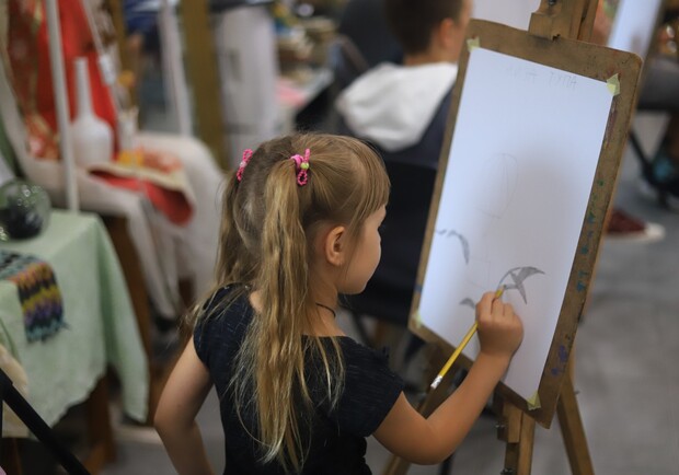 Діти військовослужбовців зможуть безкоштовно навчатись у художніх школах Харкова. 