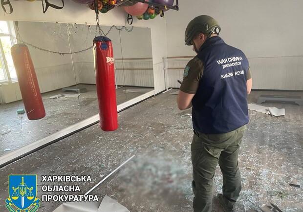 Окупанти завдали авіаудару зі спорткомплексу в Дергачах: поранено дітей. 