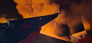 Масштабный пожар: ночью РФ атаковала Харьков беспилотниками (видео)