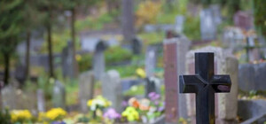 Запорожцев попросили в поминальные дни не ходить на кладбища