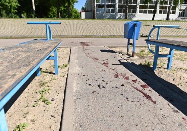 Кількість постраждалих від удару по шкільному стадіону у Харкові зросла. 