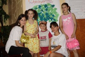 Участников мероприятия поздравили и вручили им подарки.  Фото с сайта Харьковского горсовета.