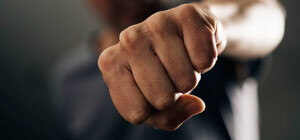 На ярмарке в центре Одессы произошла драка с участием охранника: есть пострадавший