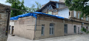 Будинок на проспекті Шевченка в Одесі, що пошкодив дрон, залишився без даху