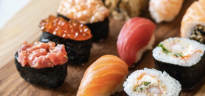 Свежие роллы к вашему столу: Топ-5 лучших мест с доставкой суши в Харькове