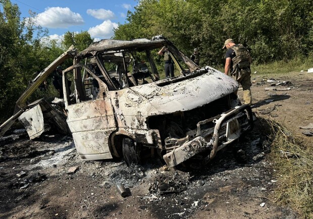 РФ обстріляла автомобіль госпітальєрів під Харковом: є загиблі та поранені. 