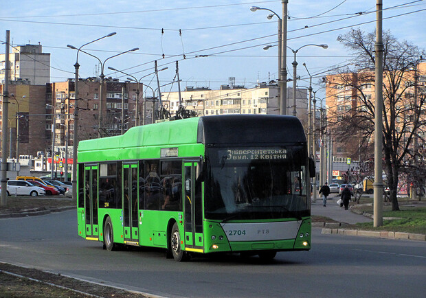 В Індустріальному районі тимчасово припинено рух деяких тролейбусів. 