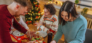 Новорічний стіл 2024-2025: які страви приготувати, щоб задобрити Рік Змії