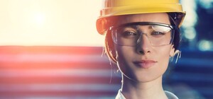 В Днепре продолжается набор женщин-переселенок в первый женский строительный батальон