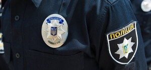 Драка между полицией и гражданскими возле автостанции 