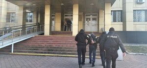 Хотіли підзаробити: в Одесі двоє безробітних підпалили автомобіль