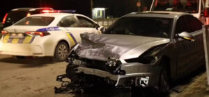 В Днепре на Набережной Заводской Audi столкнулся с такси: пострадала пассажирка