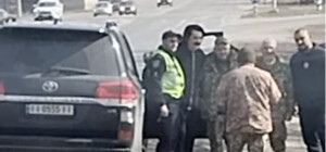 Сотрудники ТЦК устроили фотосессию с Павлом Зибровым во время проверки документов