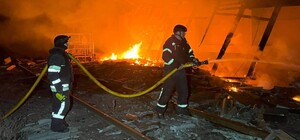 Четверо пострадавших: оккупанты обстреляли жилые дома, элеватор и газокомпрессорную станцию на Харьковщине