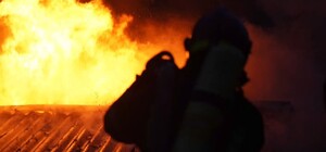 Масштабна пожежа на складі в Одесі: полум'я гасили понад пів сотні рятувальників