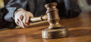 На Одещині секретарка ліцею поширювала комуністичну символіку: як її покарав суд