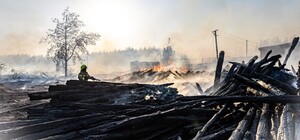 На околицях Ізюму горять гектари лісу