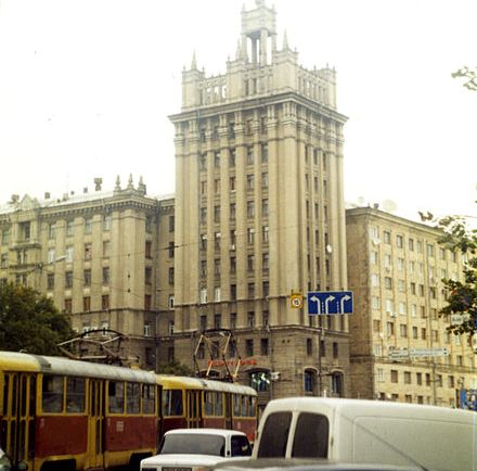Фото ru.wikipedia.org. На площади свободы оставят трамваи. 