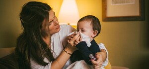 Батьки в Україні можуть отримати компенсацію до 8 тисяч гривень за послуги няні: як подати заявку