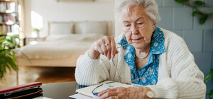 Как получать пенсию в любом банке: новые правила для ВПЛ, украинцев за границей и в оккупации